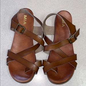 mia mandie toe strap sandal